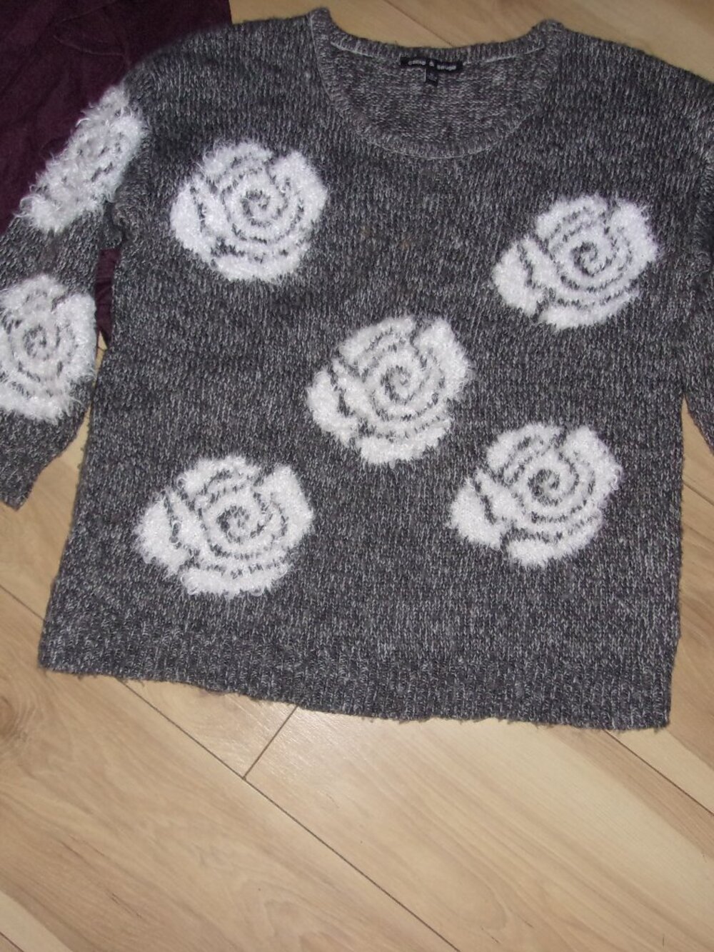 size medium sweater womens knit gray floral  soft shirt
